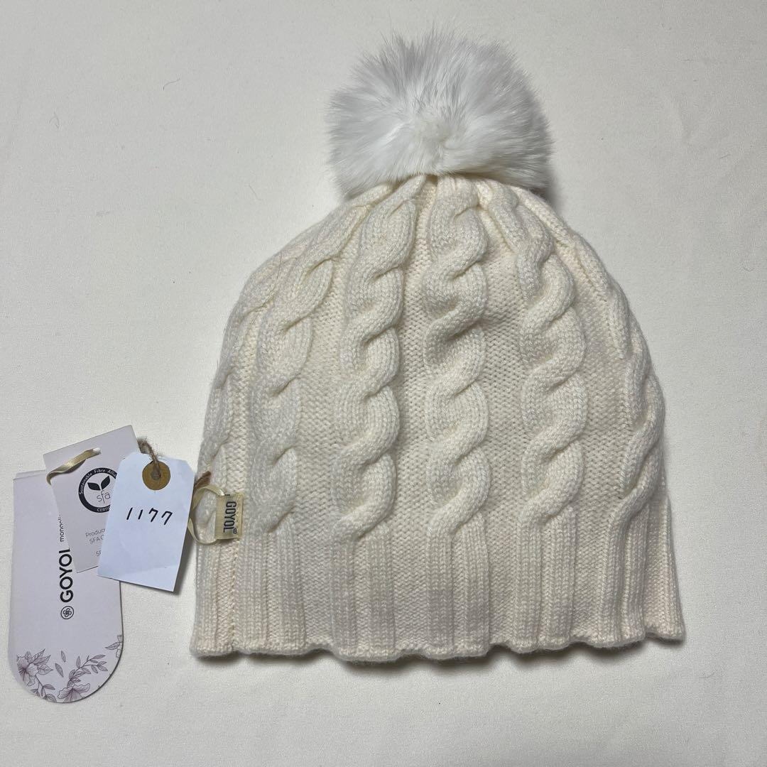 最終お値下げ中　カシミヤ100%ポンポン付きニット帽
