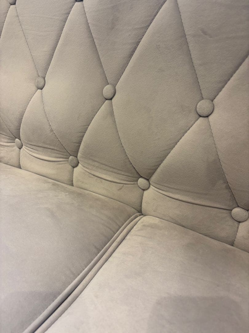 グレー 2人掛けソファ ボタン留めデザイン