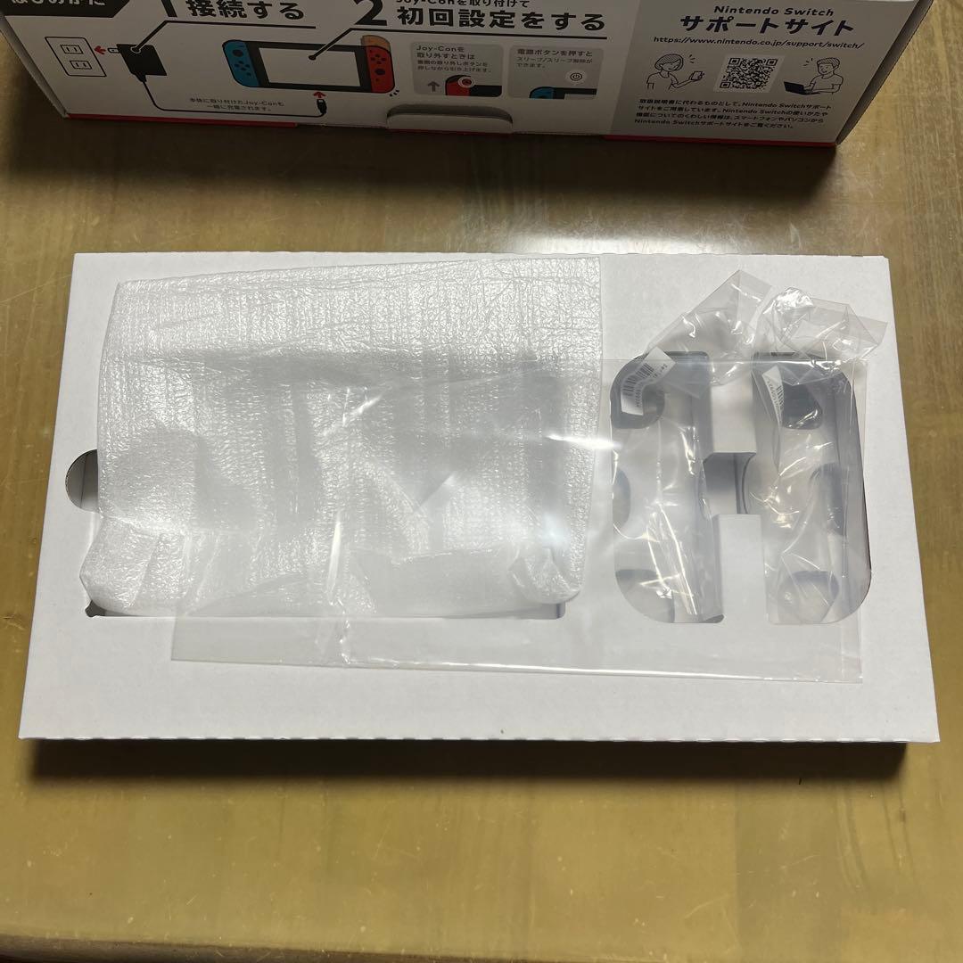 【画面保護シート付き】Nintendo Switch_本体＋付属品一式