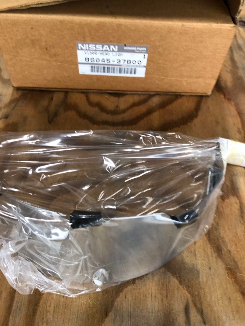 日産フィガロFK10ヘッドライトバイザー新品ワンセット取説、取付ネジ、値引最終！