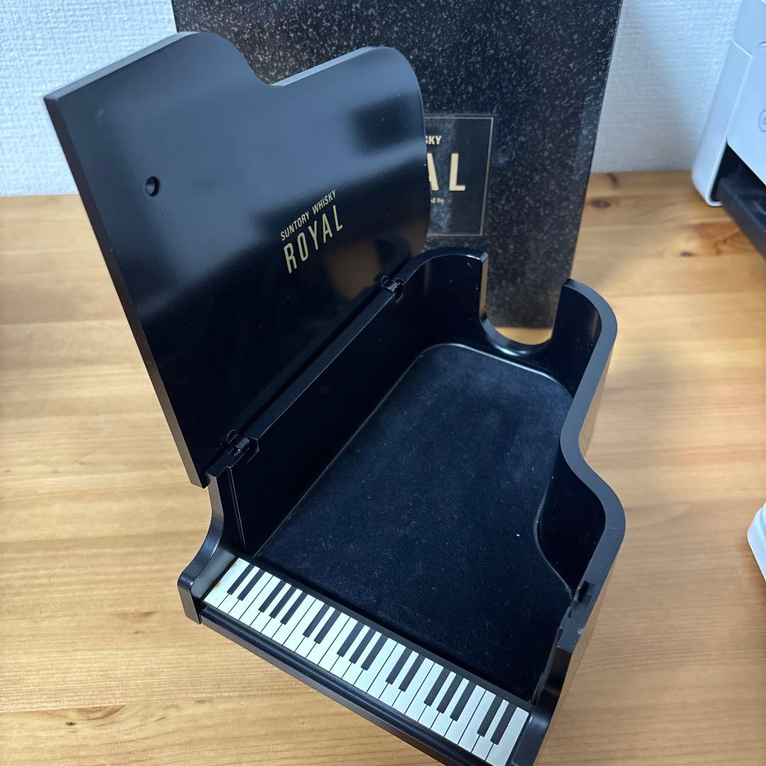 美品　サントリーウイスキーローヤル　ピアノ型ボトル　箱付き　未開封