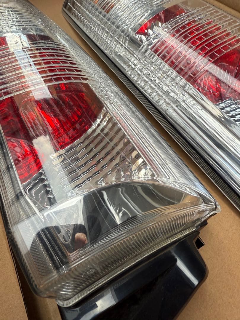 64エブリイ系後期　純正テールランプ2個セット