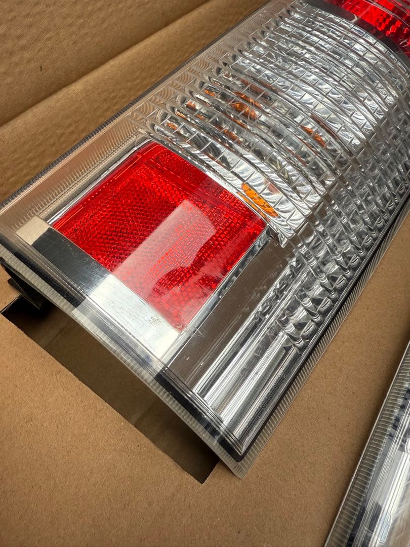 64エブリイ系後期　純正テールランプ2個セット