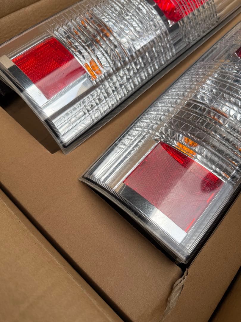 64エブリイ系後期　純正テールランプ2個セット