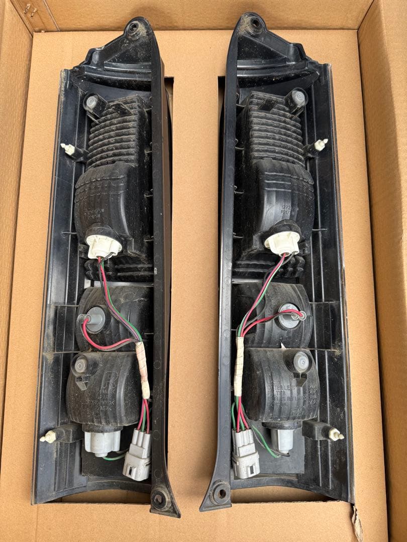 64エブリイ系後期　純正テールランプ2個セット