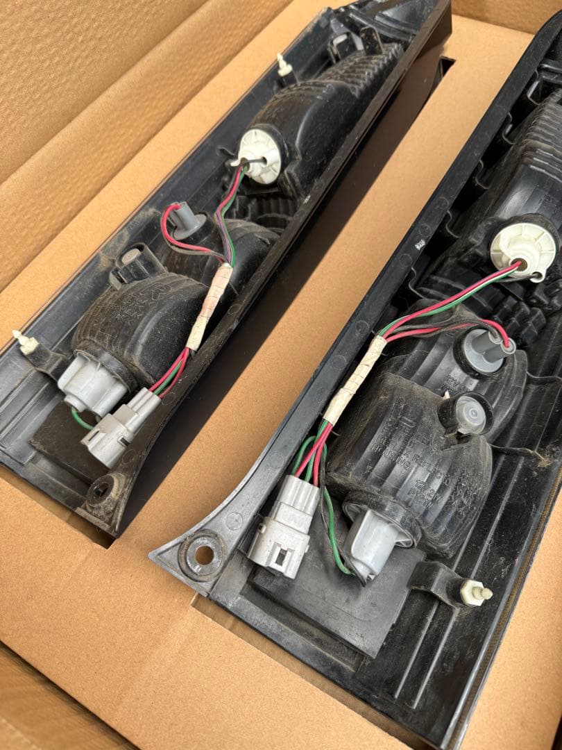 64エブリイ系後期　純正テールランプ2個セット