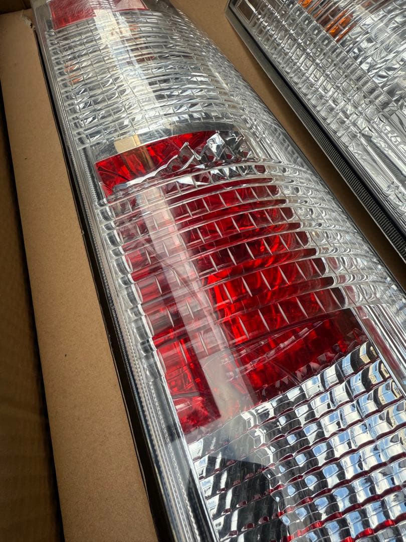 64エブリイ系後期　純正テールランプ2個セット