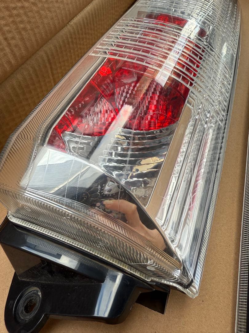 64エブリイ系後期　純正テールランプ2個セット