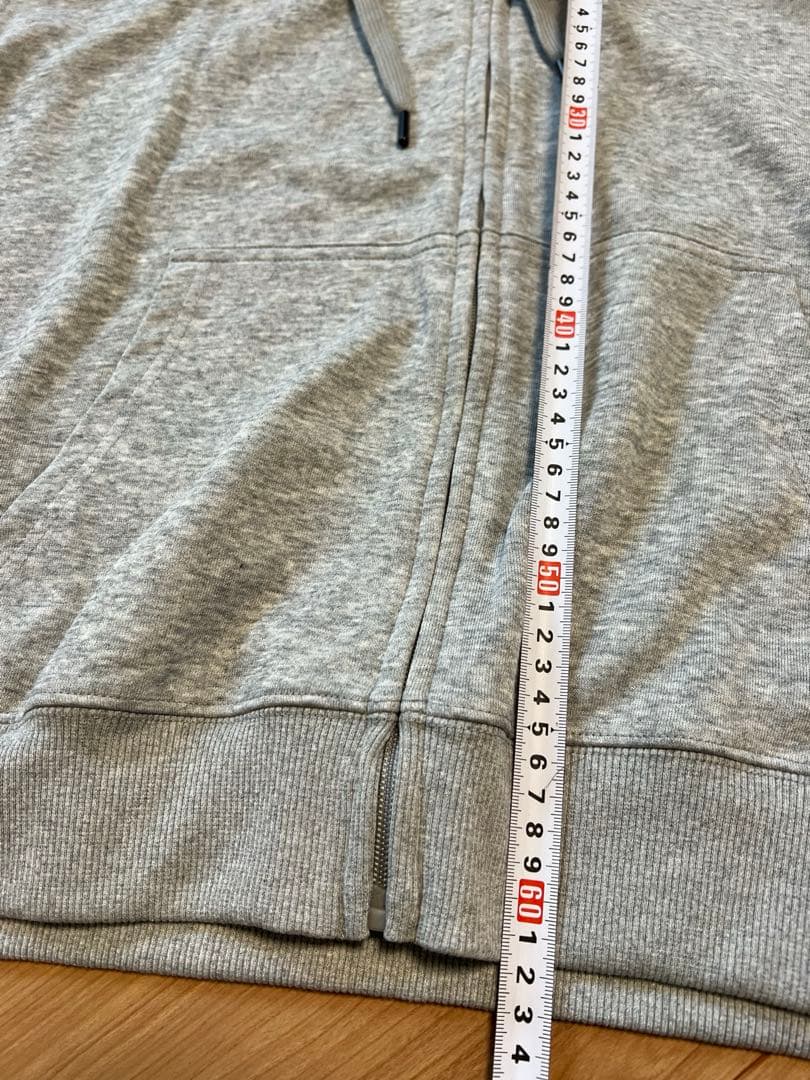 新品タグ付CELINEフード白ロゴグレージップアップパーカーL