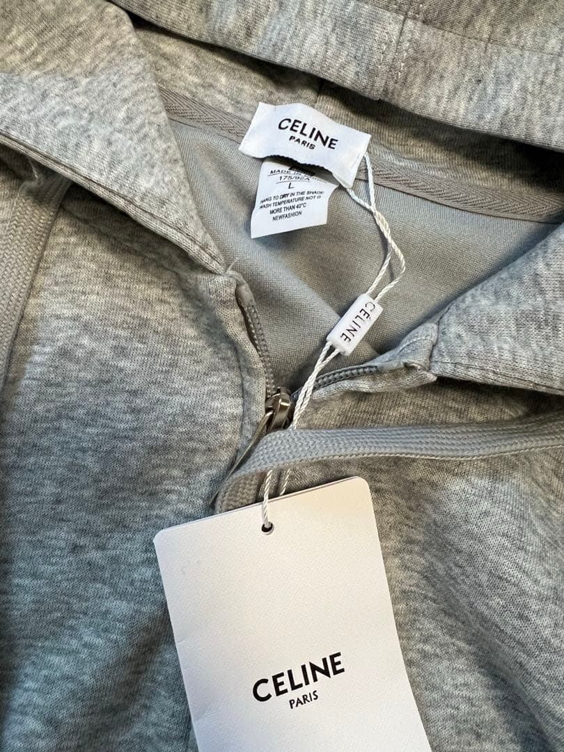 新品タグ付CELINEフード白ロゴグレージップアップパーカーL