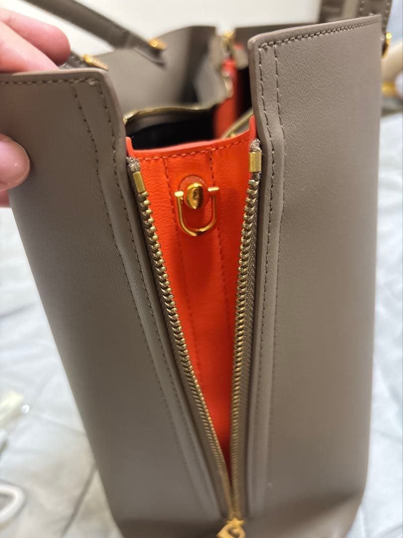 ブラウン トートバッグ オレンジ内部