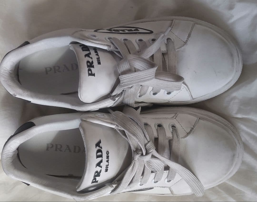 最終価格24時まで！PRADA ホワイトレザー スニーカー