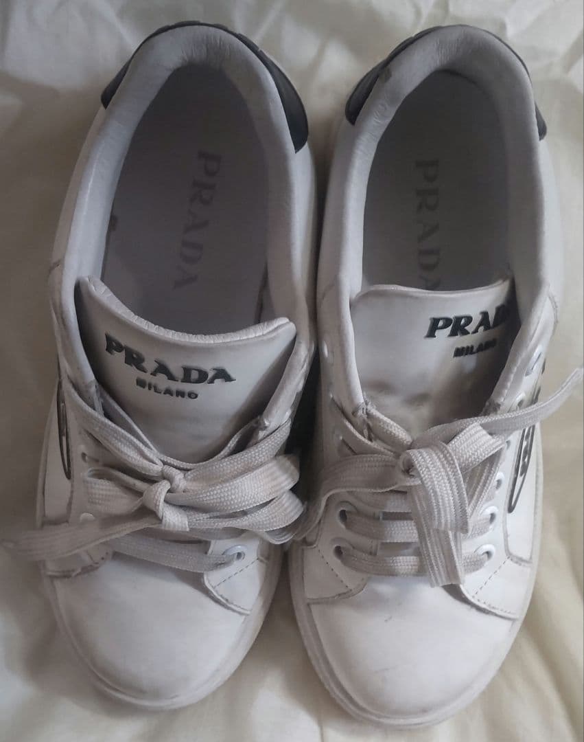 最終価格24時まで！PRADA ホワイトレザー スニーカー