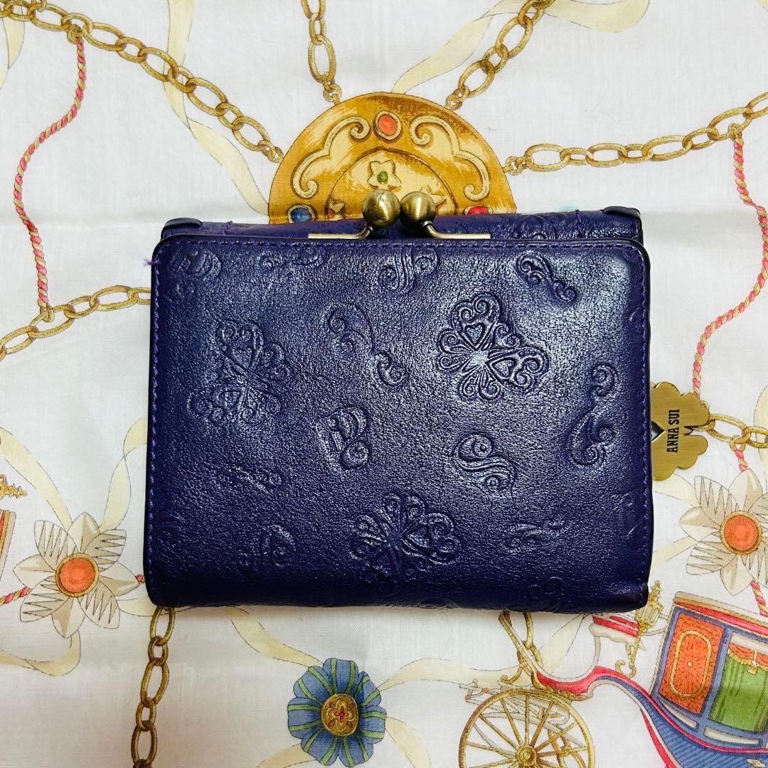 《アナスイ》バタフライチャーム付 エンボスレザー 2つ折りがま口財布 口金 箱付