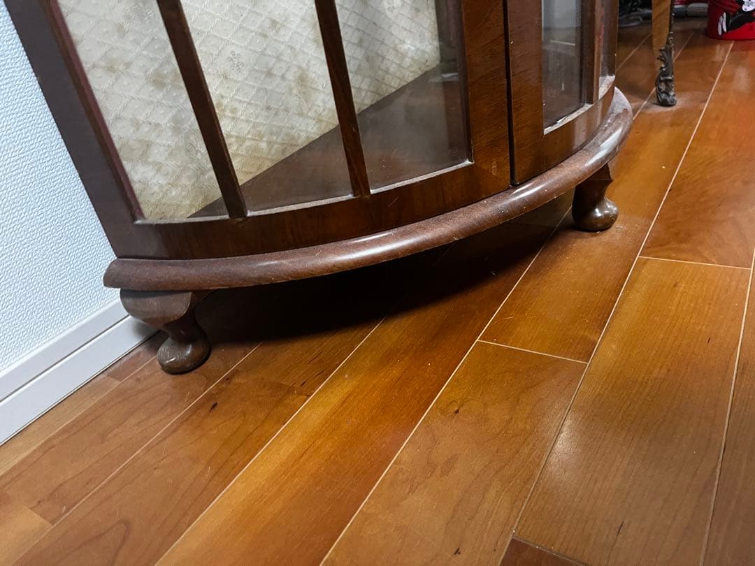 半円ガラスキャビネット 3段棚付き　イギリスアンティーク