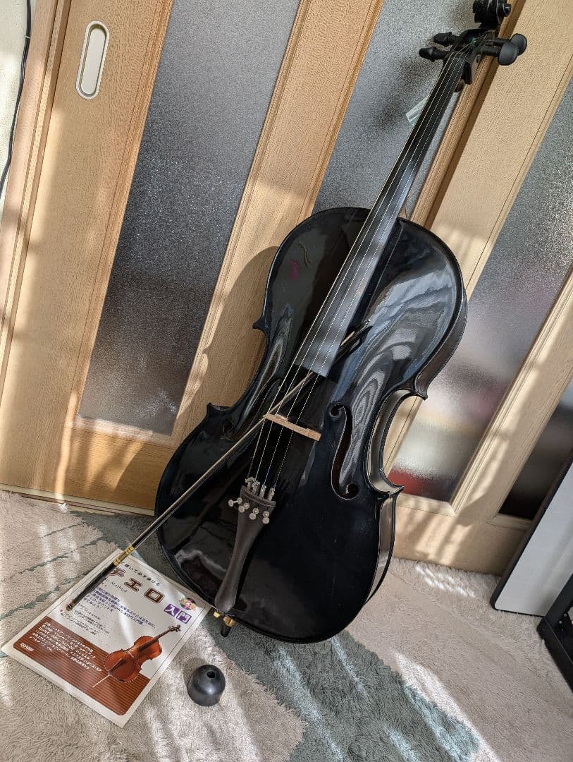詳細不明　黒塗装チェロ付属品あり