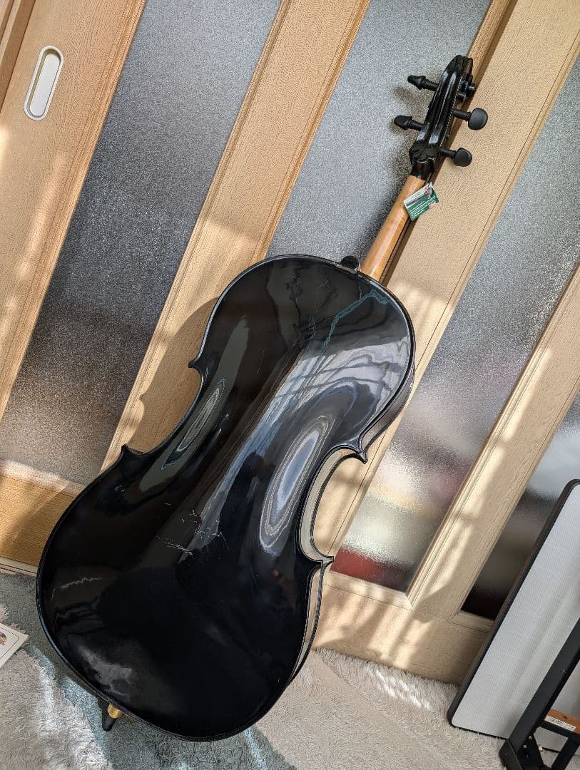 詳細不明　黒塗装チェロ付属品あり