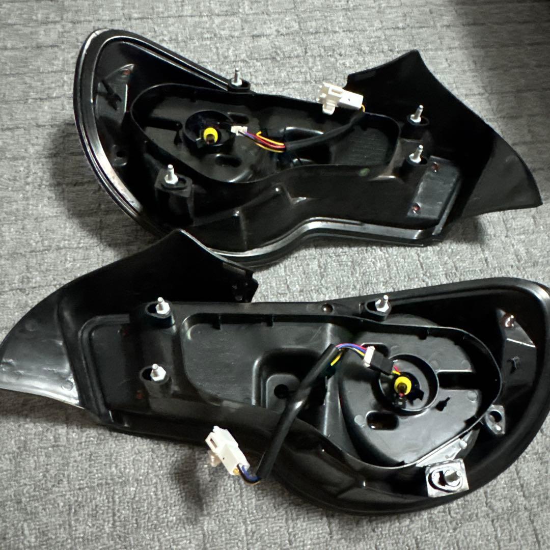 インテック　86 brz カーボンファイバー テールライト レッド