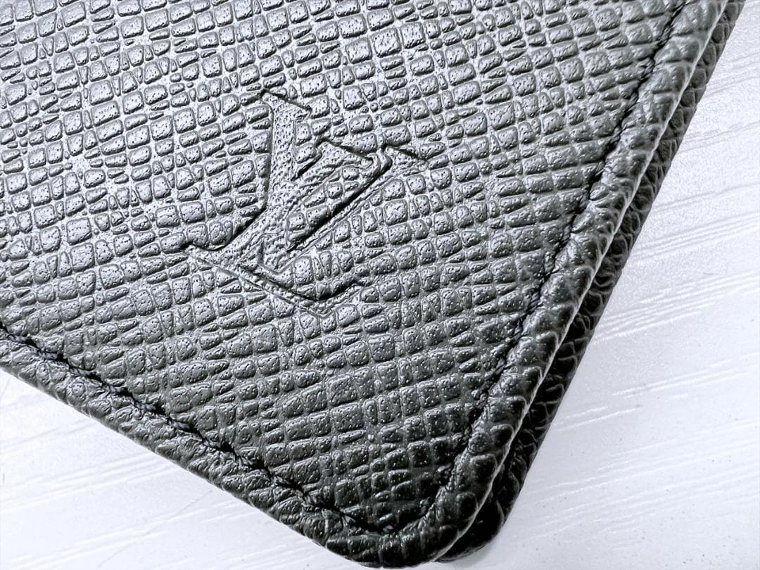 使用感なし ルイヴィトン タイガ マジェラン 二つ折り財布 M30552