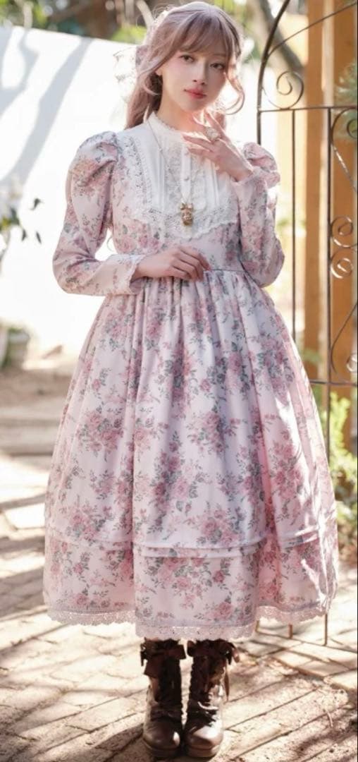 axes femme Chalmiereクラシカルローズ柄ワンピース（ピンク）