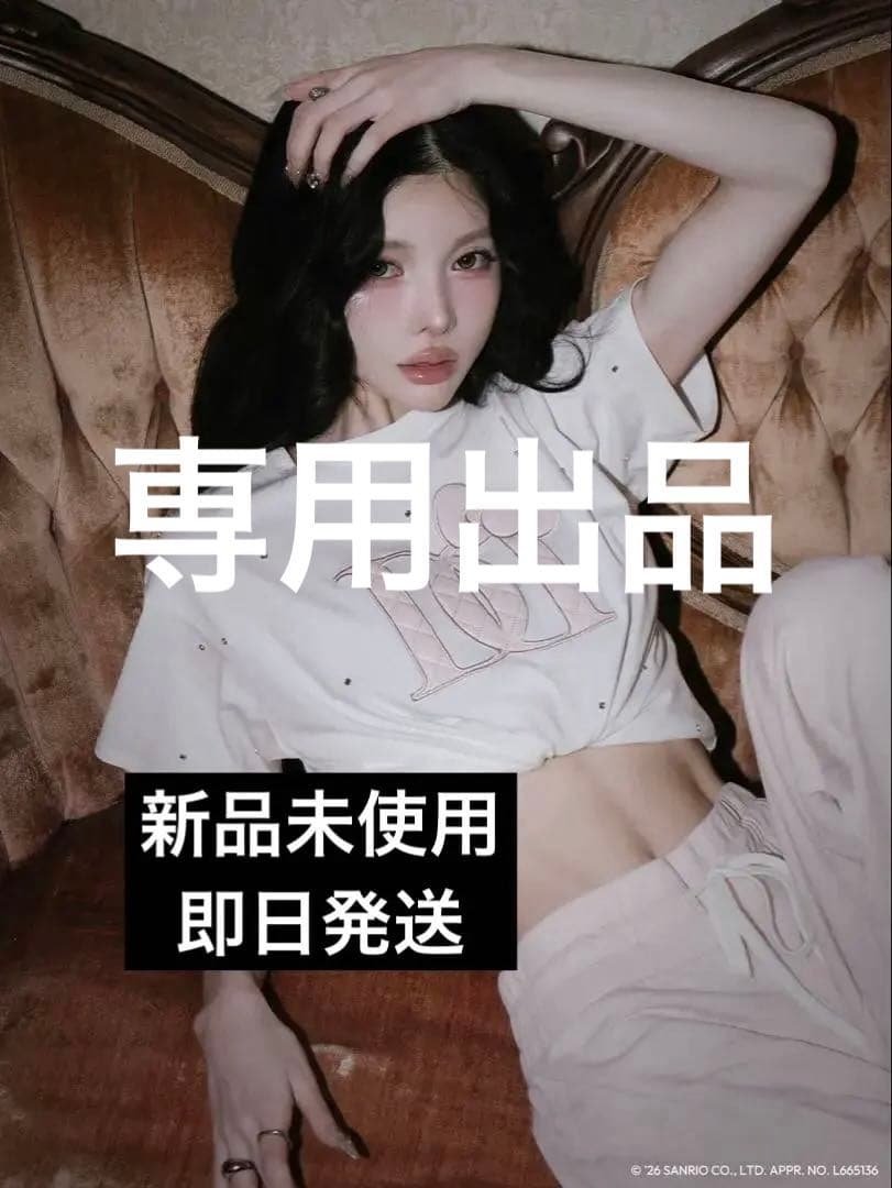 YU☘️ Hello DarichキルティングアップリケビジューTシャツ