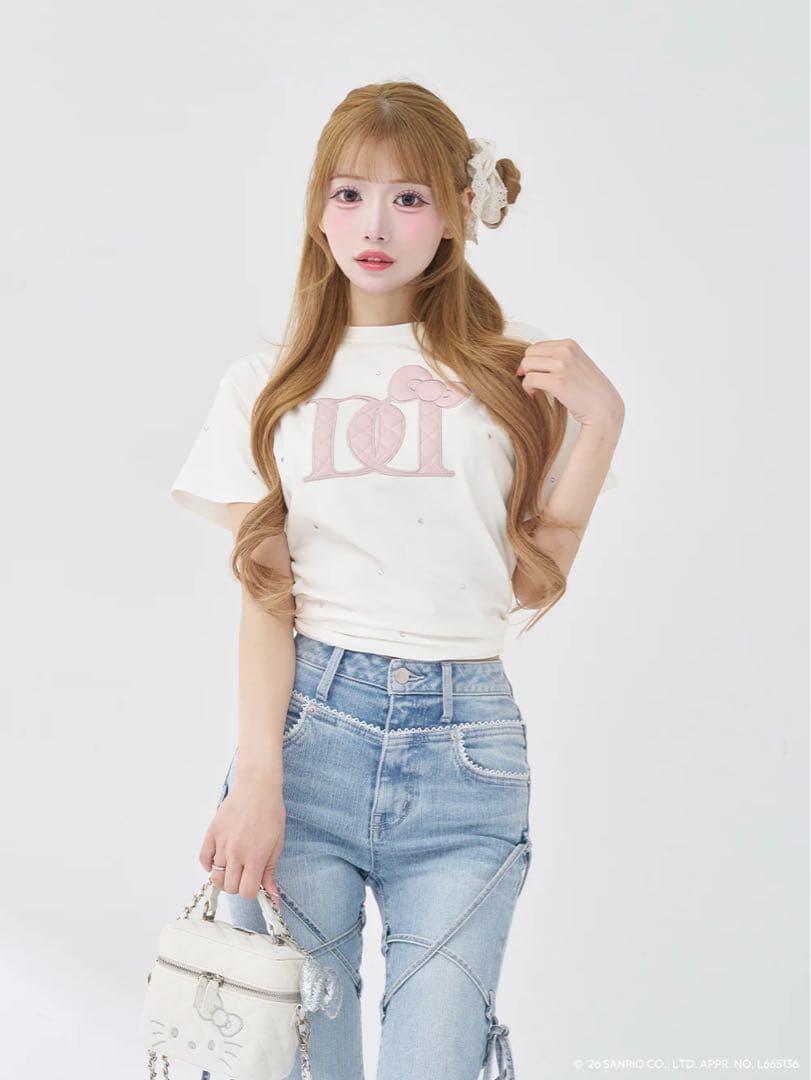 YU☘️ Hello DarichキルティングアップリケビジューTシャツ