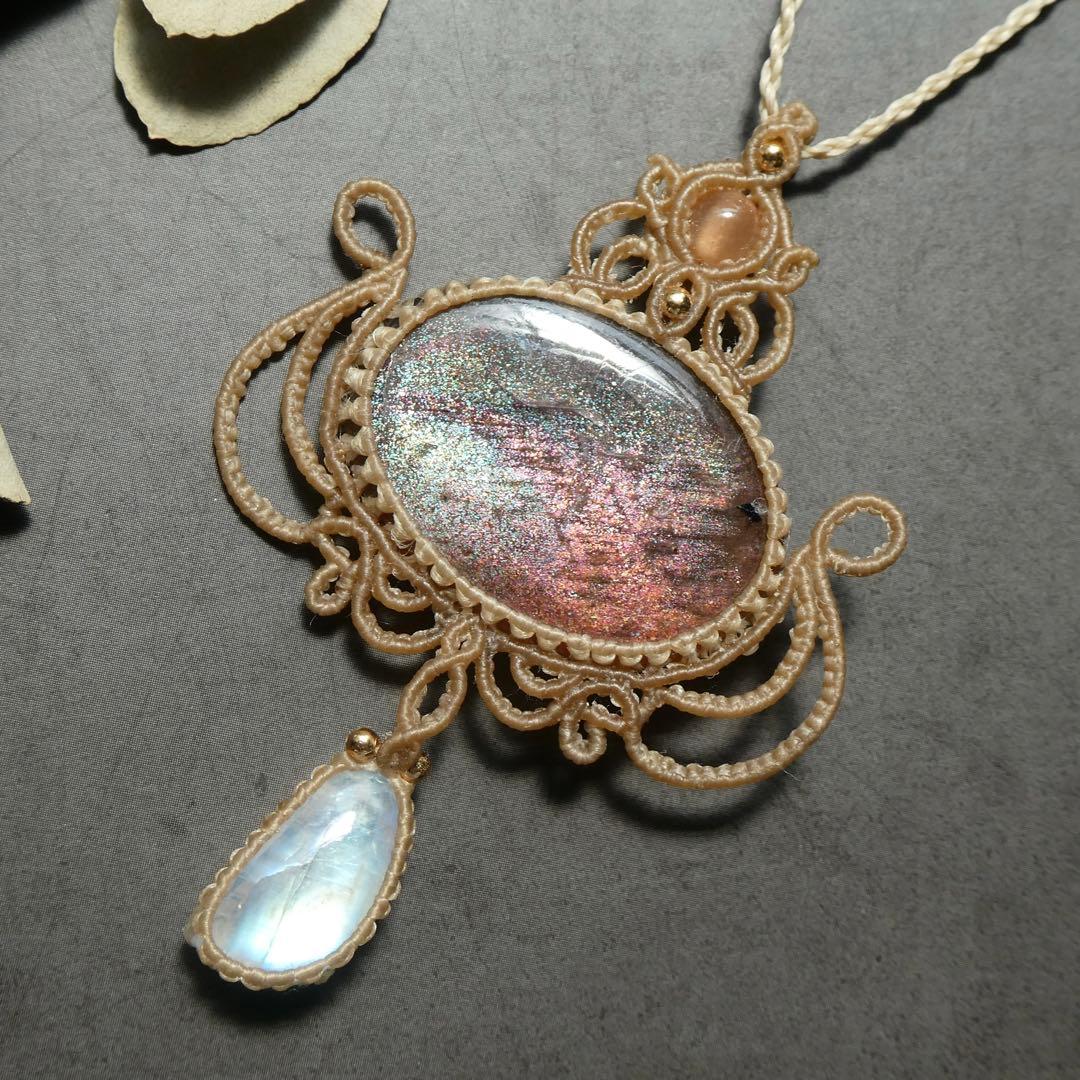 レアカラーサンストーン・レインボームーンストーンのマクラメネックレス