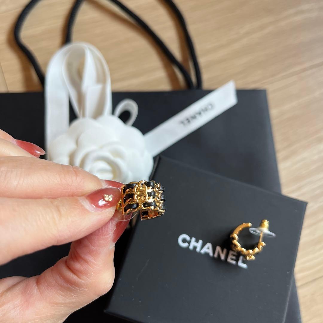 新作　シャネル CHANEL ゴールド ブラック　ピアス