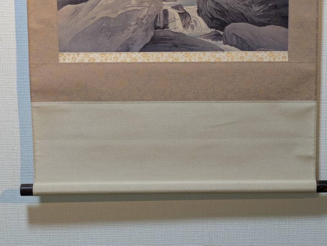 【真作】【複製】掛軸　川合玉堂　工芸画　日光浦見瀧　紅葉と瀑布　箱入　S111