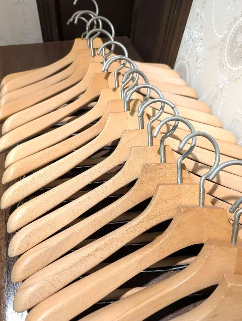 木製 無垢 コートハンガー 肩にカーブと厚みがあるタイプ 20本以上確約
