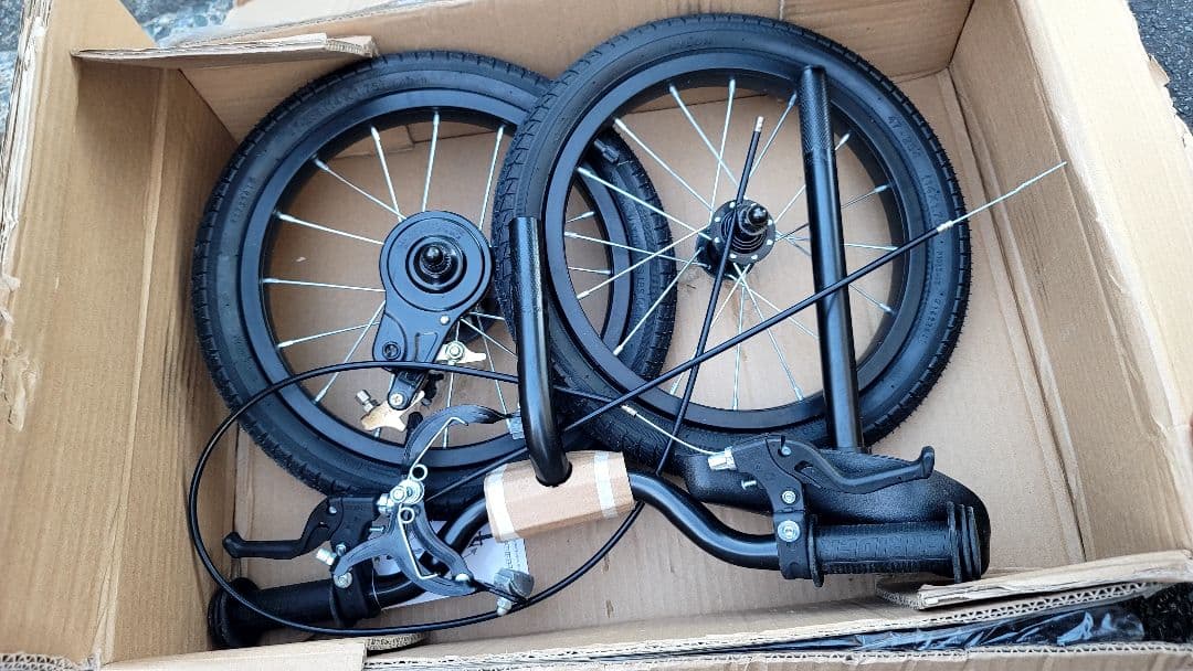 ストライダ14x用タイヤホイールハンドルブレーキシート　未使用 自転車