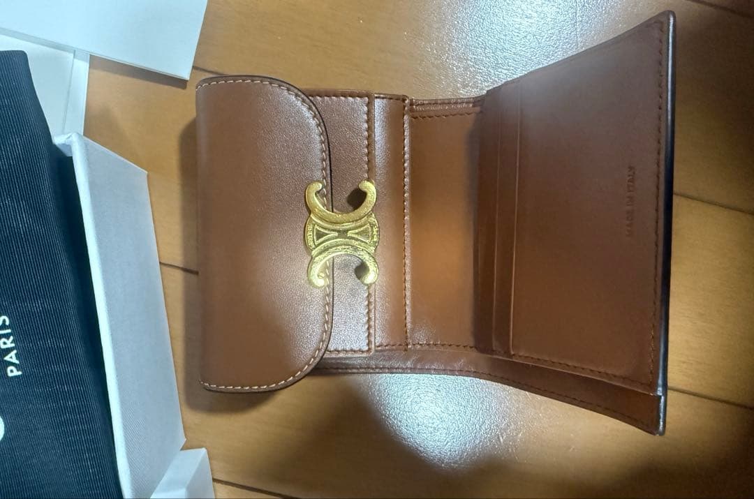 セリーヌスモールフラップウォレット トリオンフ / シャイニースムースラムスキン