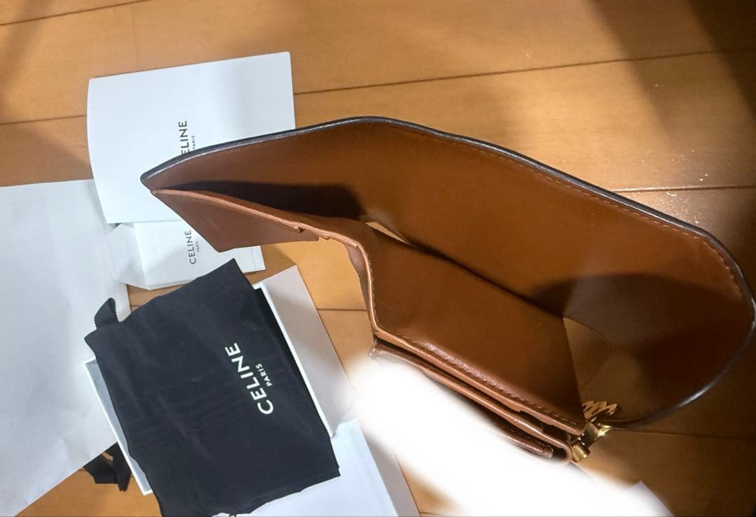 セリーヌスモールフラップウォレット トリオンフ / シャイニースムースラムスキン