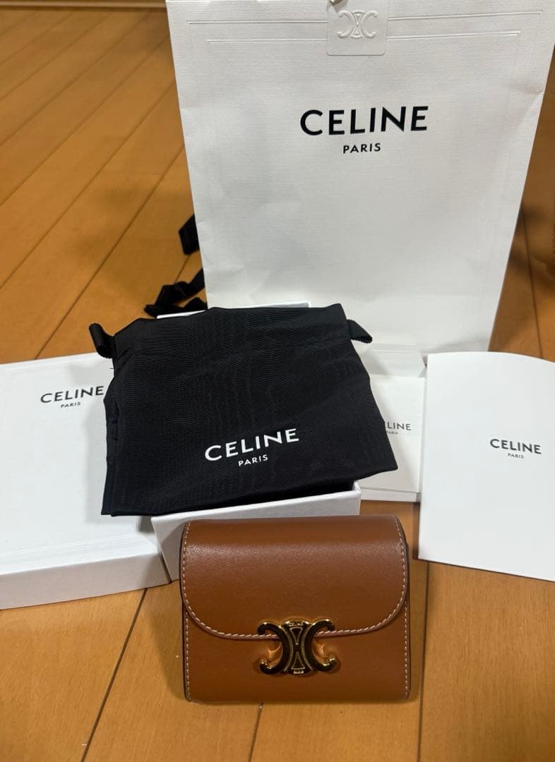 セリーヌスモールフラップウォレット トリオンフ / シャイニースムースラムスキン