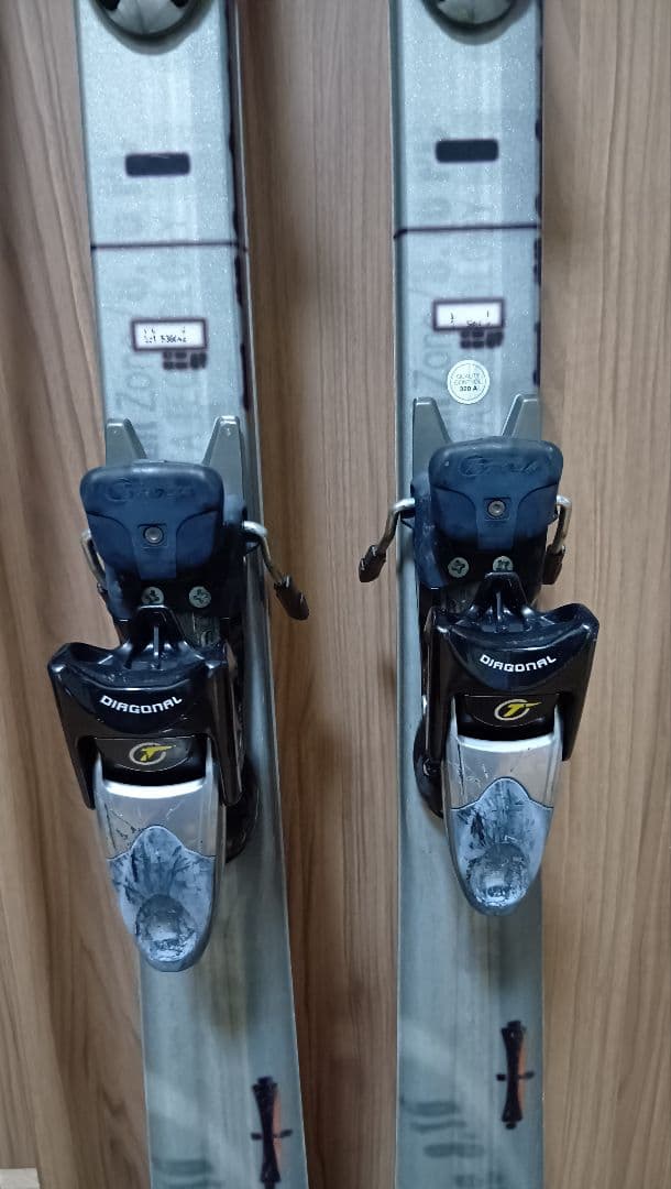 Atomic　メンズ　スキー板160cmとストック120cmのセット