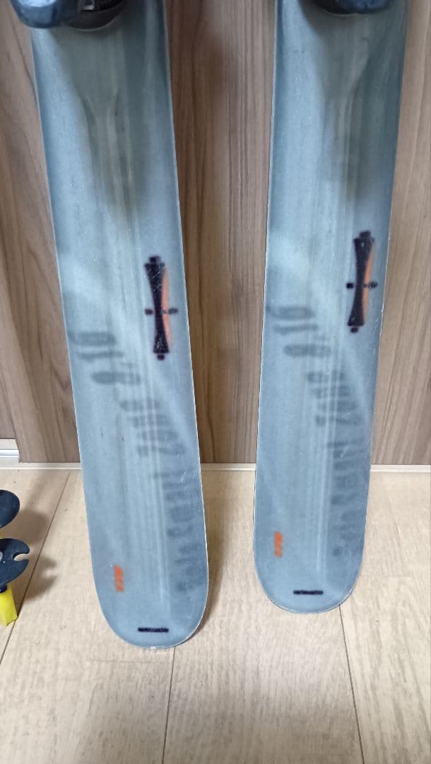 Atomic　メンズ　スキー板160cmとストック120cmのセット