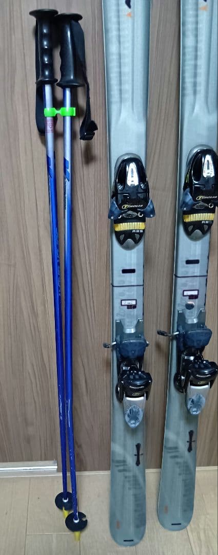 Atomic　メンズ　スキー板160cmとストック120cmのセット