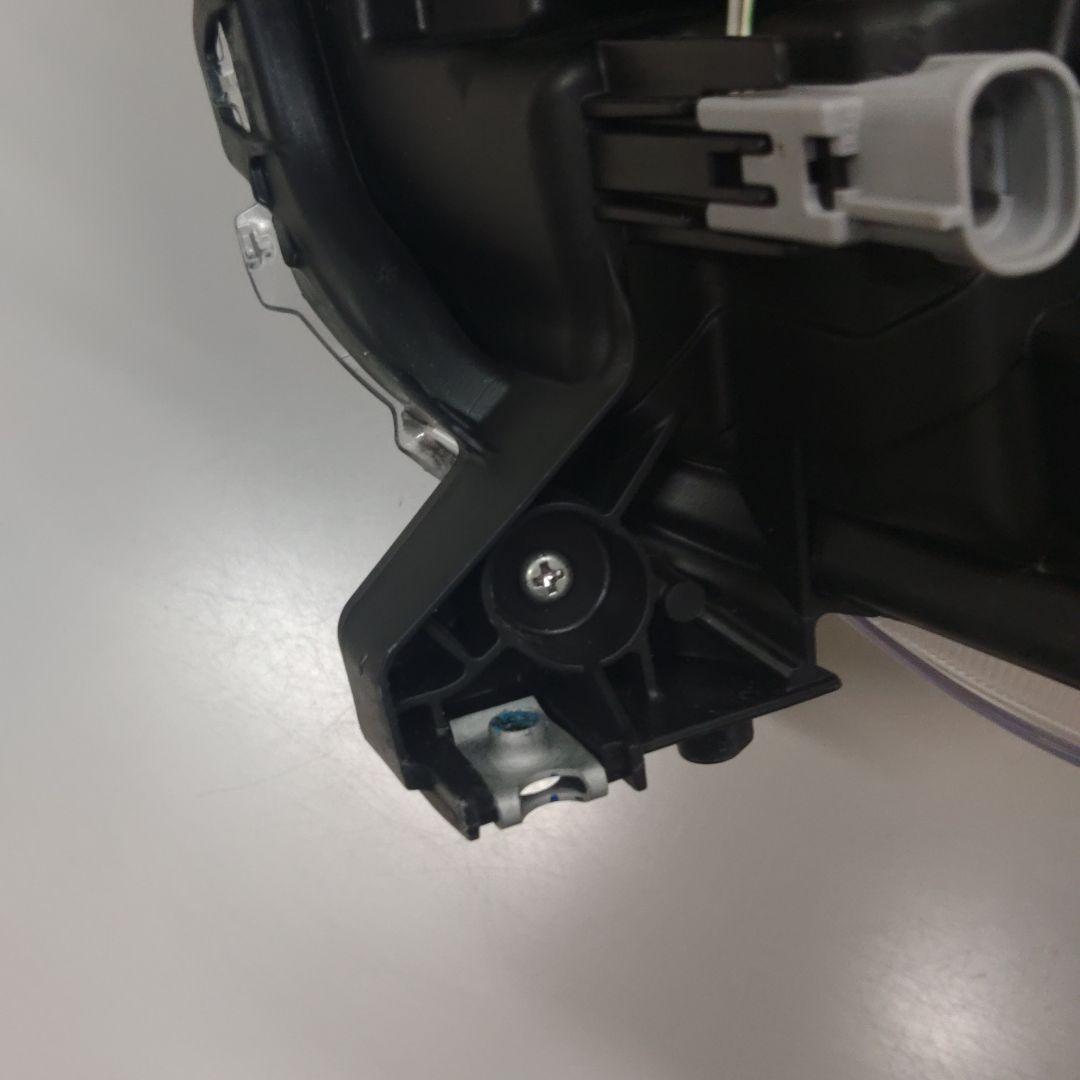 ダイハツ　ムーヴキャンバス850S右ヘッドランプ