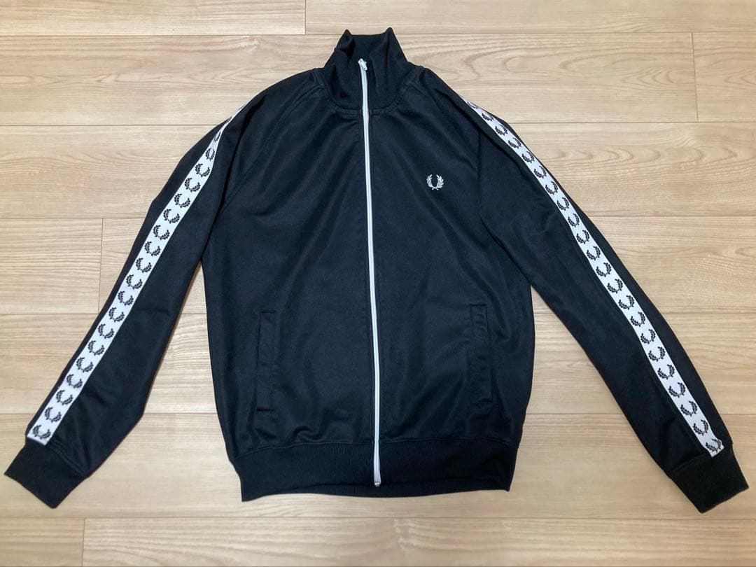 フレッドペリー★トラックジャケット　ジャージ　Mサイズ