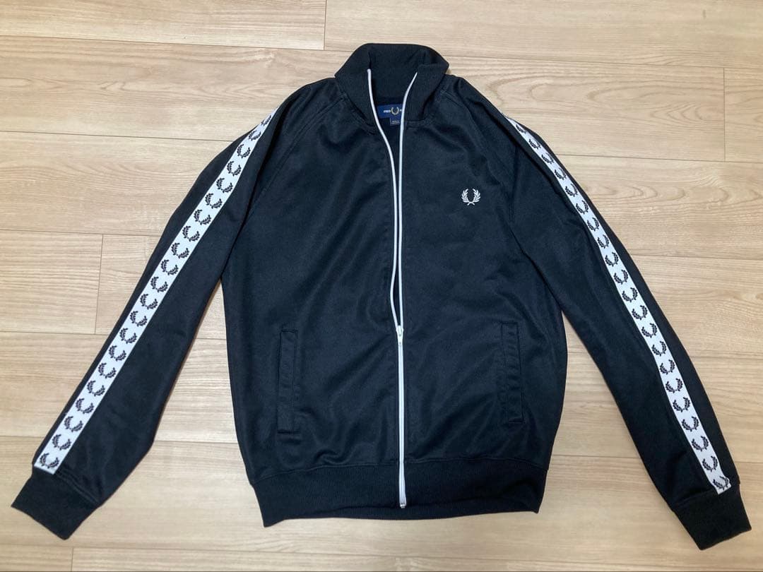 フレッドペリー★トラックジャケット　ジャージ　Mサイズ