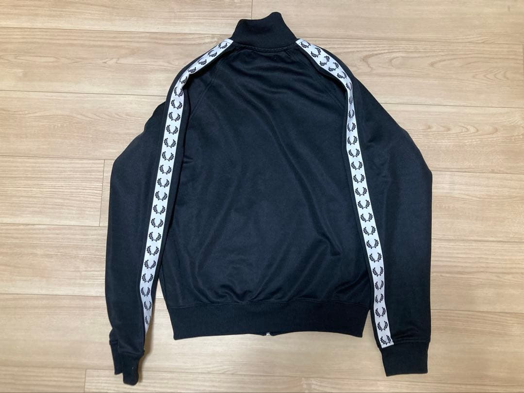 フレッドペリー★トラックジャケット　ジャージ　Mサイズ