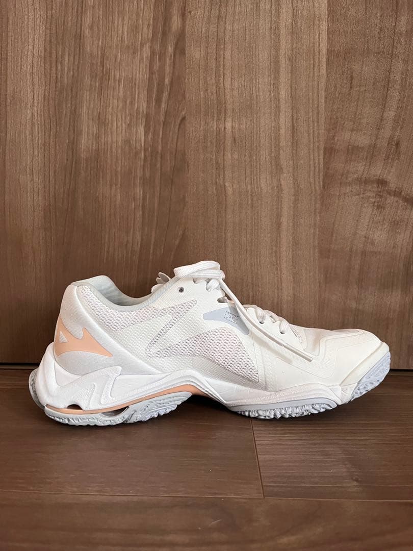 Mizuno Wave Lightning Z8 ホワイト