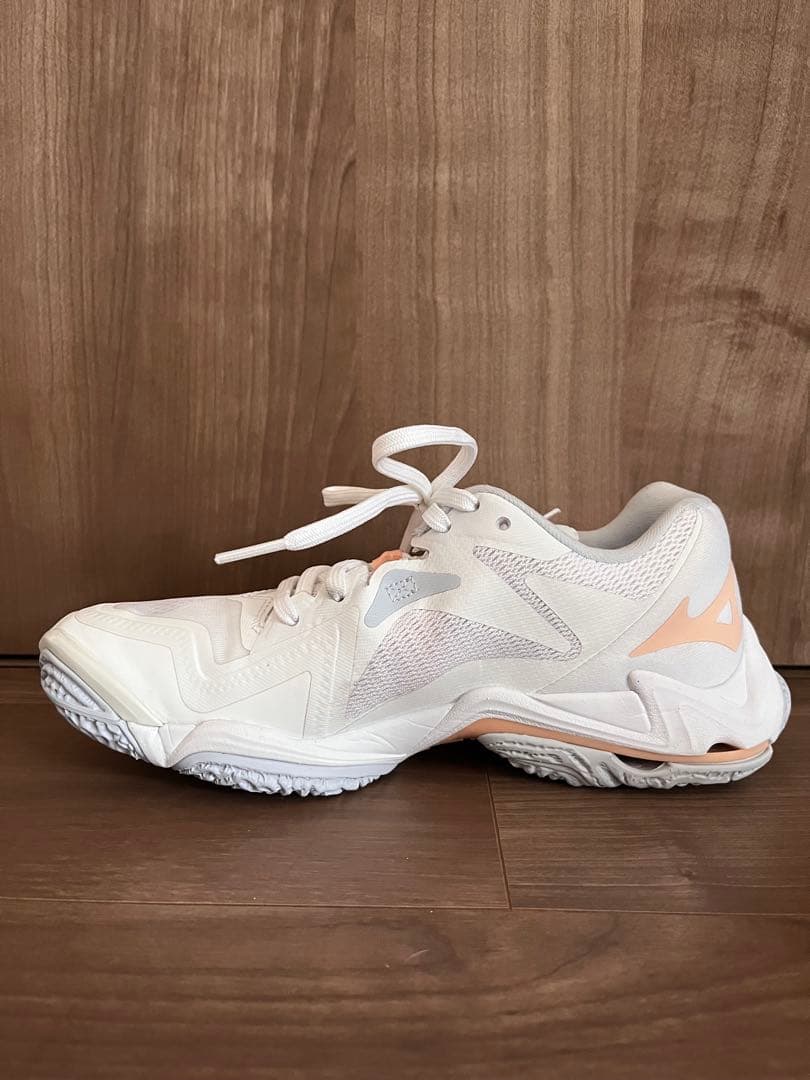 Mizuno Wave Lightning Z8 ホワイト