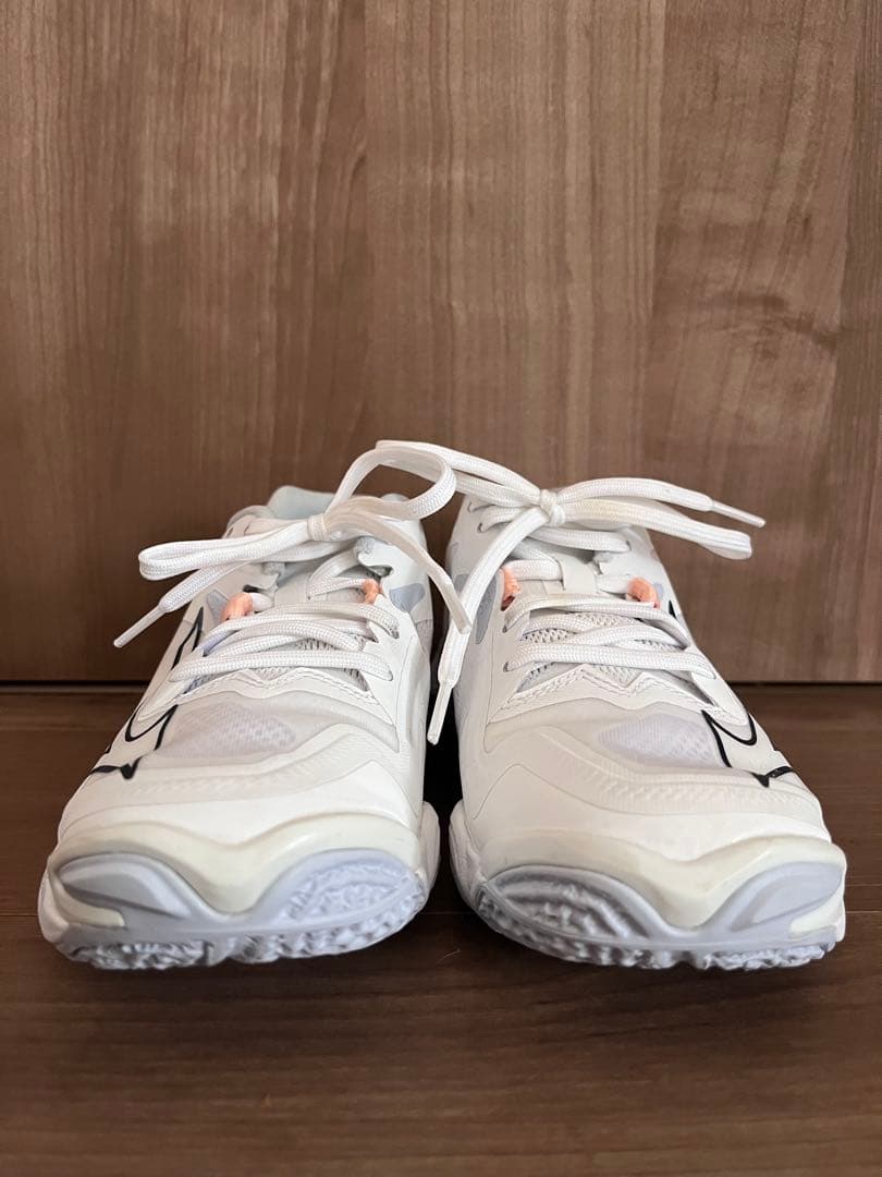 Mizuno Wave Lightning Z8 ホワイト