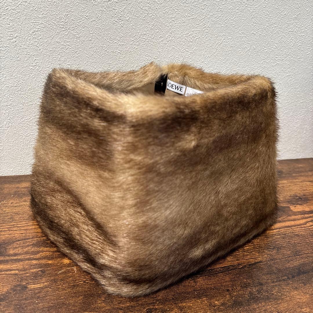 LOEWE ロエベ　ファーネックカラー