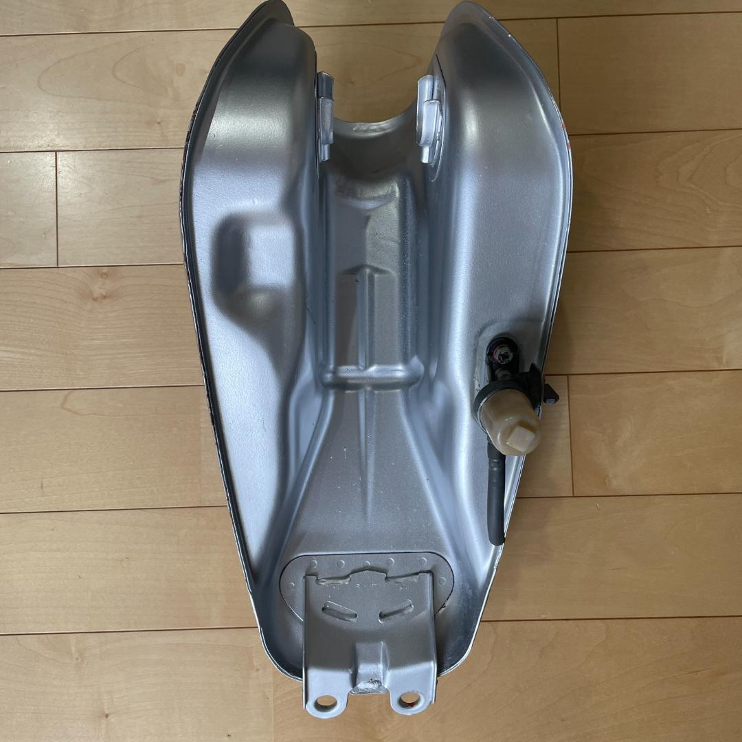 スズキ　グラストラッカー　タンク