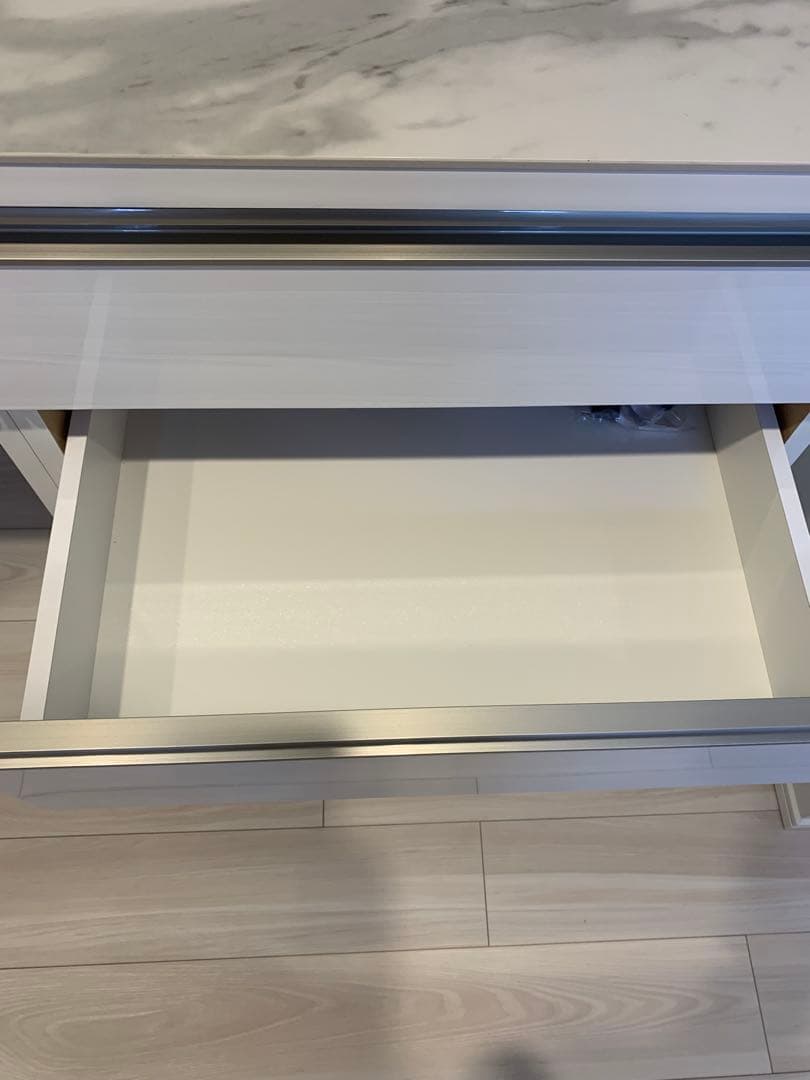 新品　未使用　ニトリ食器棚リガーレ　キャスターゴミ箱付き