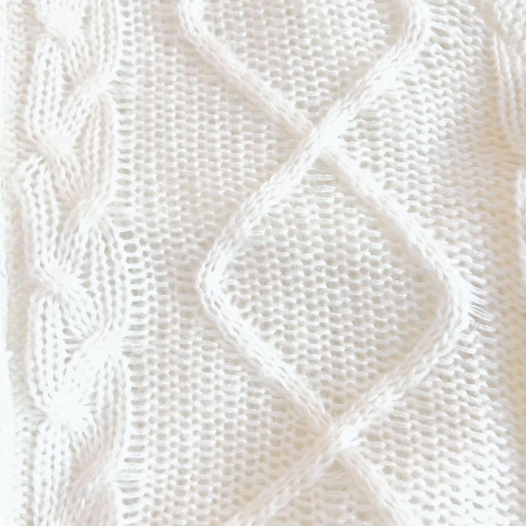 リズメロ ホワイトフード付きニットポンチョ