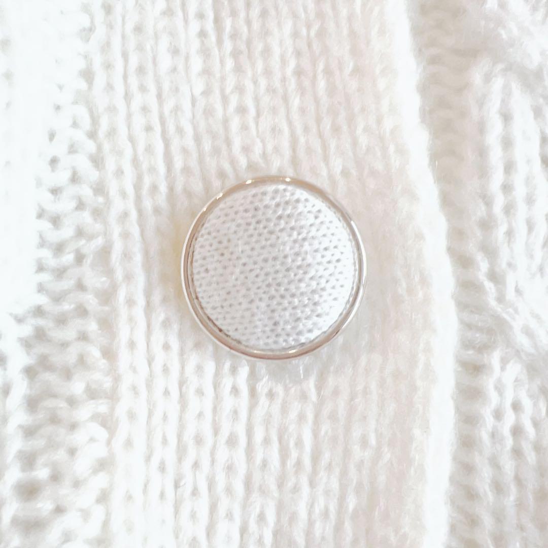 リズメロ ホワイトフード付きニットポンチョ