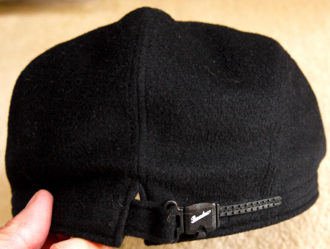 ボルサリーノ　黒いキャスケット 調整可能バックル付き